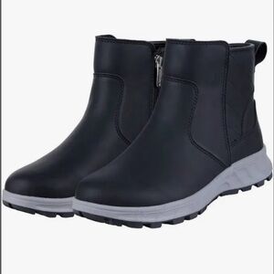 Khombu Sienna woman’s black all weather boots size 6 NWT